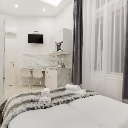 Modern, New Studio With Ac Apartment